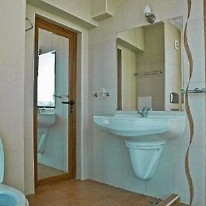 Zimmer mit zwei Einzelbetten